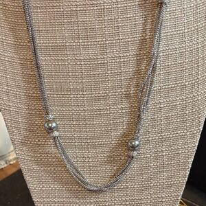 Chic Silver Necklace with Bead Details